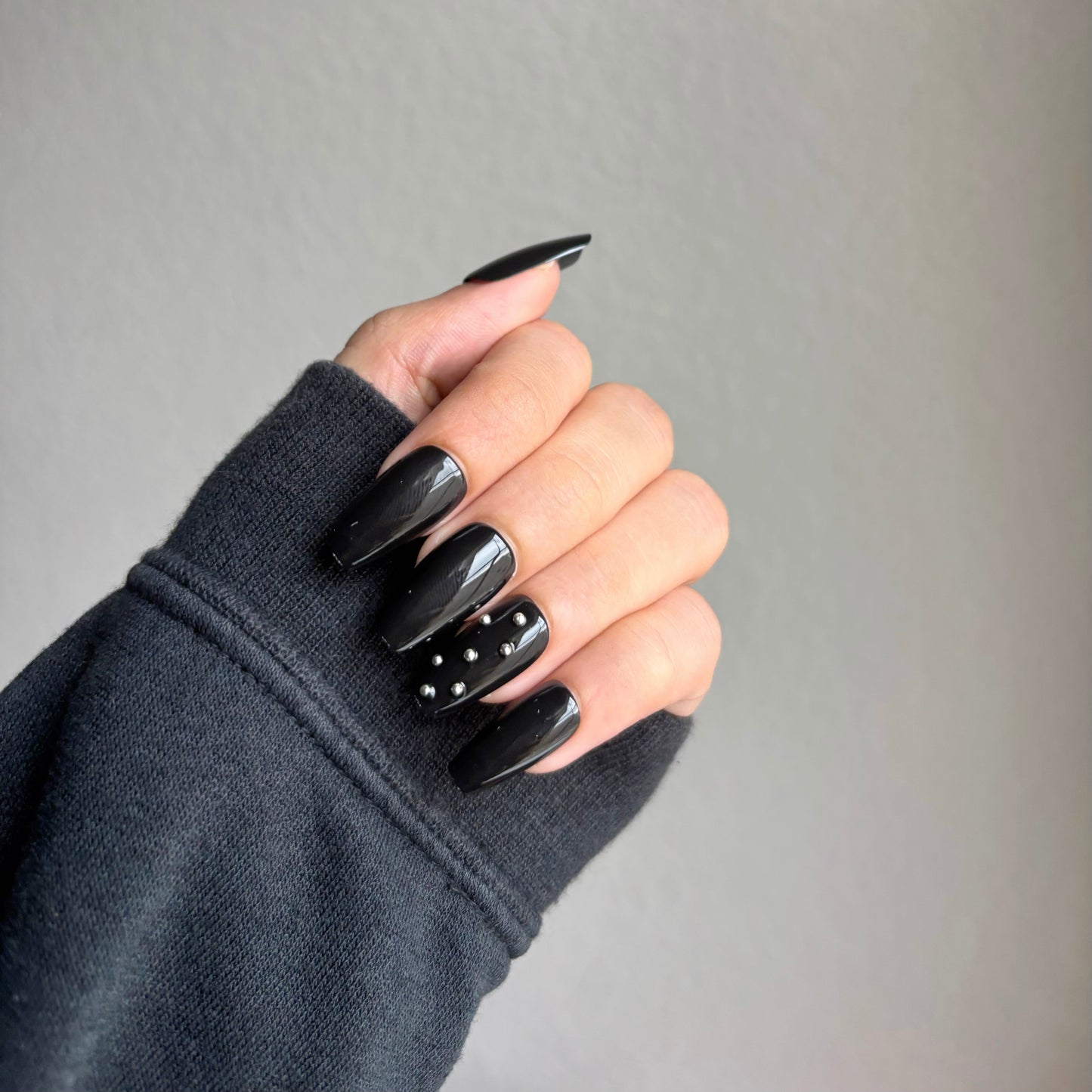 Noir Press On Nail Kit